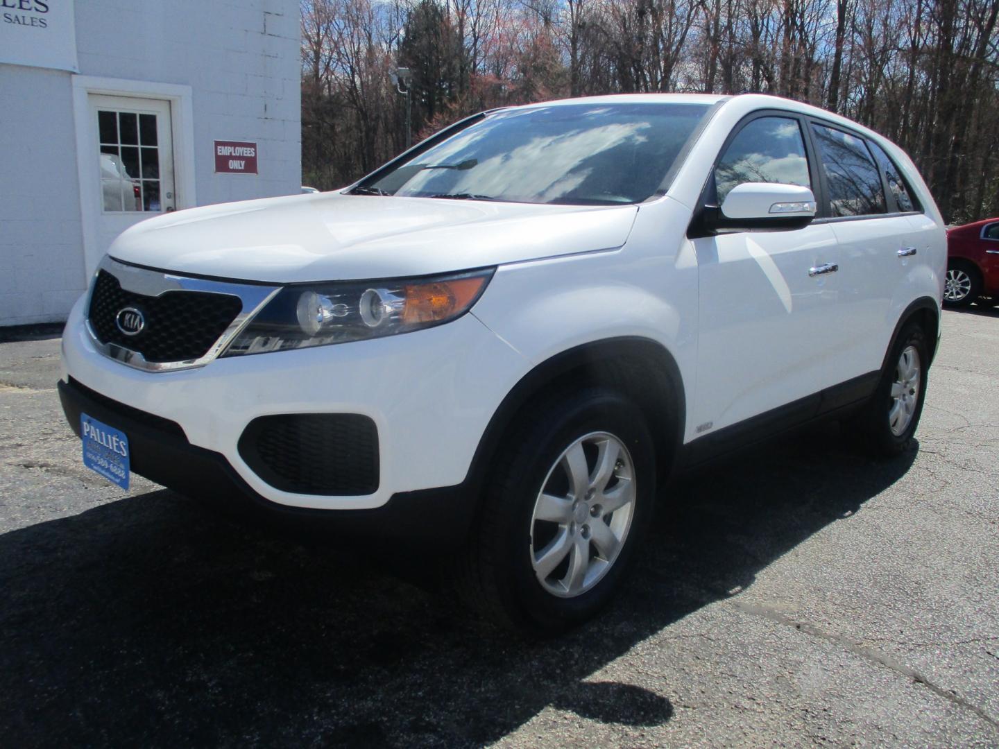 2013 WHITE Kia Sorento (5XYKTCA6XDG) with an 2.4L L4 DOHC 16V engine, AUTOMATIC transmission, located at 540a Delsea Drive, Sewell, NJ, 08080, (856) 589-6888, 39.752560, -75.111206 - Photo#0